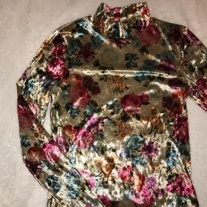 Beautiful, velvet long sleeve
